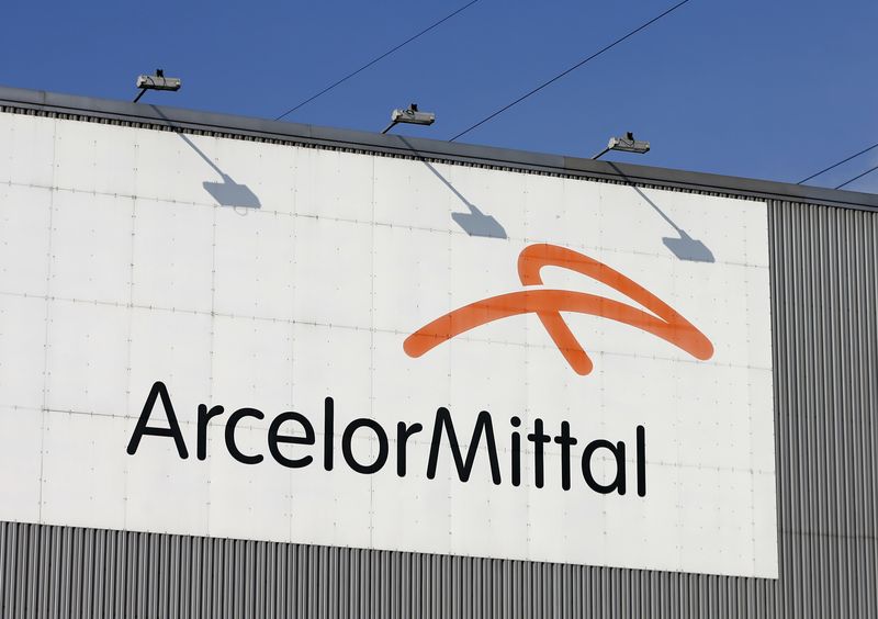 &copy; Reuters. FILE PHOTO: The logo of steel factory ArcelorMittal is pictured in Seraing near the Belgian city of Liege, March 10, 2016.   REUTERS/Francois Lenoir