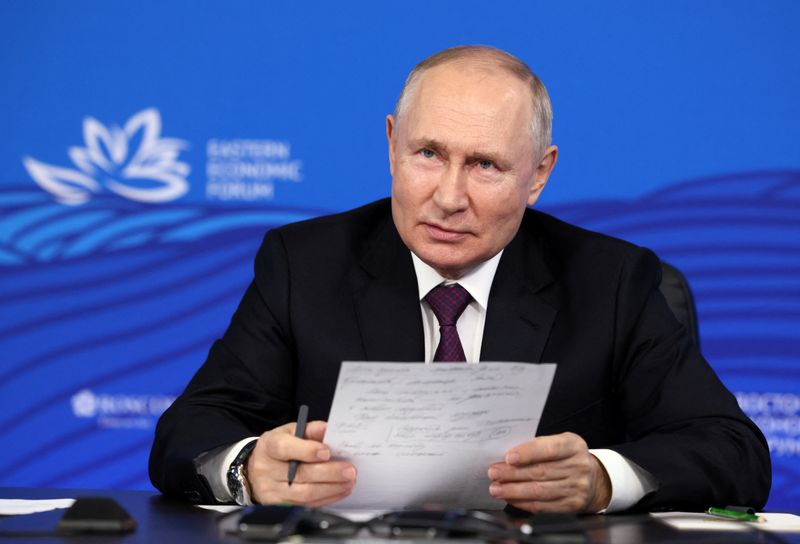 &copy; Reuters. FILE PHOTO: Russian President Vladimir Putin attends a meeting with representatives of business, officials and other participants of the 8th Eastern Economic Forum via a video link in Vladivostok, Russia, September 12, 2023. Sputnik/Mikhail Metzel/Pool vi