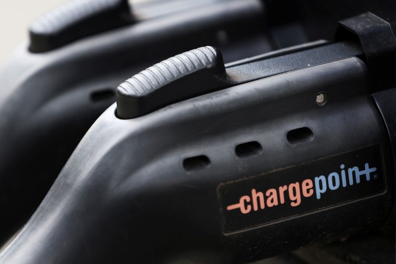 &copy; Reuters. FILE PHOTO: An electric vehicle charge station by ChargePoint, Inc. is seen in Manhattan, New York, U.S., December 8, 2021. REUTERS/Andrew Kelly