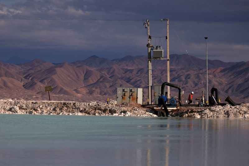 &copy; Reuters. FILE PHOTO: A view of a brine pool at SQM lithium mine at the Atacama salt flat is pictured, in Antofagasta region, Chile, May 3, 2023. REUTERS/Ivan Alvarado/File Photo