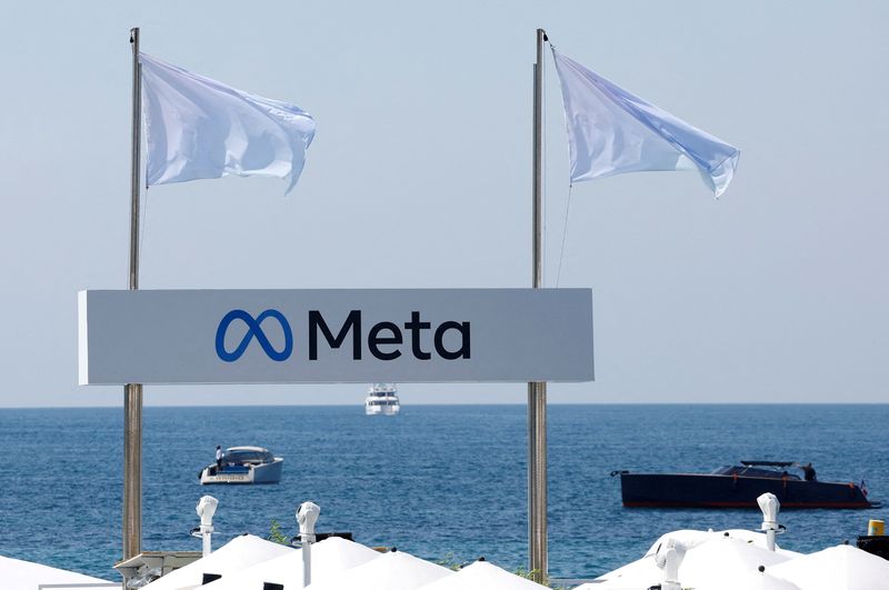 &copy; Reuters. FILE PHOTO: A Meta logo is seen on a beach during the Cannes Lions International Festival of Creativity in Cannes, France, June 19, 2023. REUTERS/Eric Gaillard/File Photo