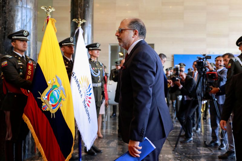 &copy; Reuters. Henry Kronfle, chega à primeira sessão do Legislativo desde a dissolução da assembleia
17/11/2023
REUTERS/Karen Toro