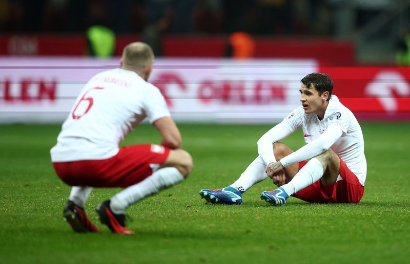 &copy; Reuters. لاعب منتخب بولندا يعقوب كيفيور في أعقاب مباراة منتخب بلاده ضد التشيك في تصفيات بطولة أوروبا يوم الجمعة. تصوير: كاسبر بيمبل - رويترز 