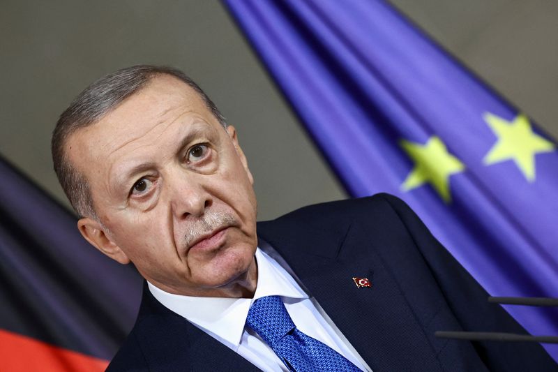 &copy; Reuters. الرئيس التركي رجب طيب أردوغان خلال مؤتمر صحفي في برلين يوم الجمعة. تصوير: ليزا جوهانسن - رويترز.