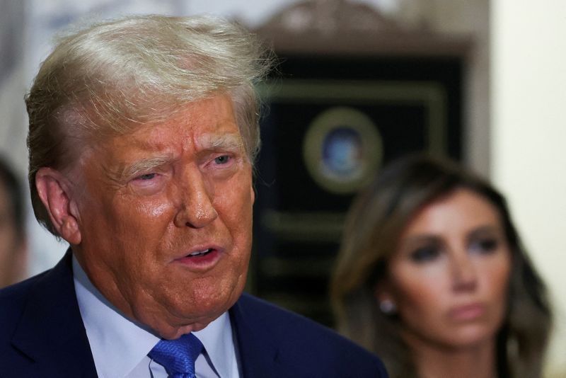 © Reuters. FILE PHOTO: Former U.S. President Donald Trump leaves the courtroom after attending the Trump Organization civil fraud trial, in New York State Supreme Court in the Manhattan borough of New York City, U.S., November 6, 2023. REUTERS/Shannon Stapleton/File Photo