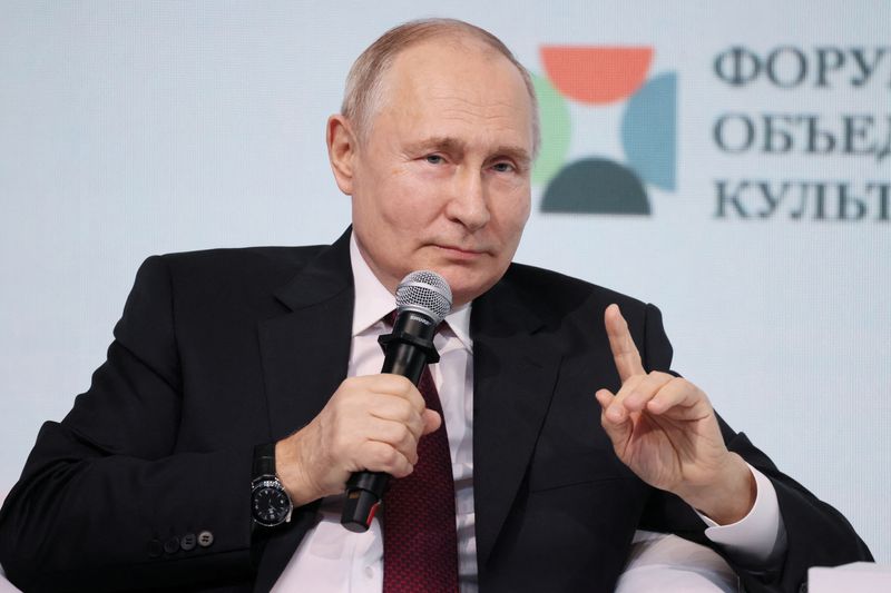 &copy; Reuters. الرئيس الروسي فلاديمير بوتين في سان بطرسبرج بروسيا يوم 17 نوفمبر تشرين الثاني 2023. صورة لرويترز من وكالة أنباء سبوتنيك.