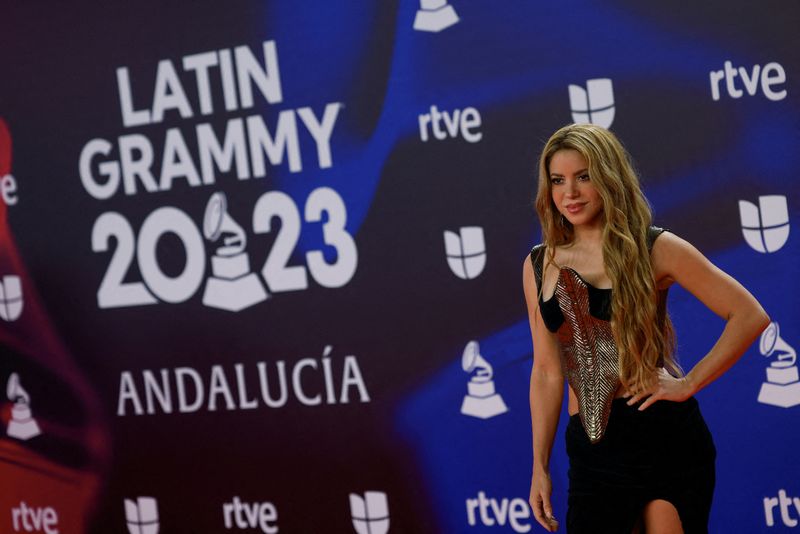 &copy; Reuters. FILE PHOTO: Shakira poses on the red carpet during the 24th Annual Latin Grammy Awards show in Seville, Spain, November 16, 2023. REUTERS/Marcelo del Pozo/File Photo