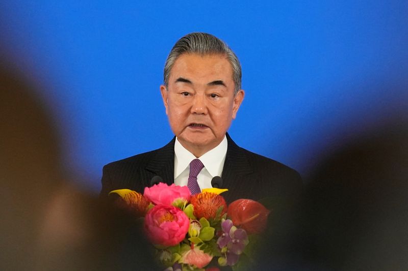 &copy; Reuters. وزير خارجية الصين وانغ يي يتحدث خلال افتتاح ندوة دبلوماسية في العاصمة بكين في يوم 24 أكتوبر تشرين الأول 2023 .صورة لرويترز من ممثل لوكالات الأن
