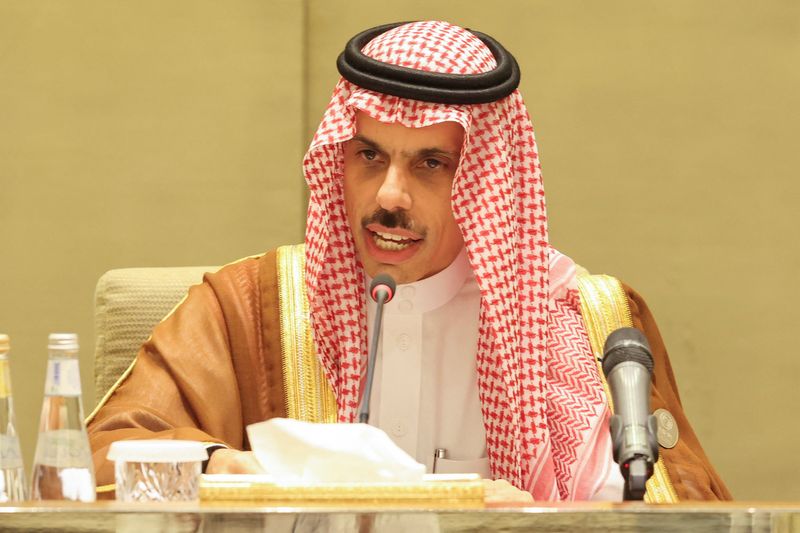 &copy; Reuters. وزير الخارجية السعودي الأمير فيصل بن فرحان يتحدث في مؤتمر صحفي خلال قمة منظمة المؤتمر الإسلامي حول غزة والتي عقدت بالرياض في 11 نوفمبر تشرين 