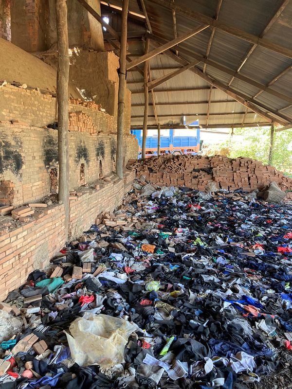 © Reuters. Waste from international clothing brands is stored before being used to fuel kilns at a brick factory on the outskirts of Phnom Penh, Cambodia November 17, 2023. Cambodian League for the Promotion and Defense of Human Rights/Handout via REUTERS