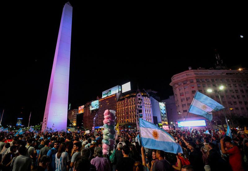 &copy; Reuters. Argentine president-elect Javier Milei's supporters celebrate after Milei wins the runoff presidential election, in Buenos Aires, Argentina November 19, 2023. REUTERS/Mariana Nedelcu