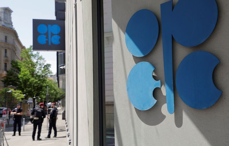 &copy; Reuters. FILE PHOTO: Austrian police officers stand in front of the OPEC headquarters in Vienna, Austria, June 3, 2023. REUTERS/Leonhard Foeger/File Photo