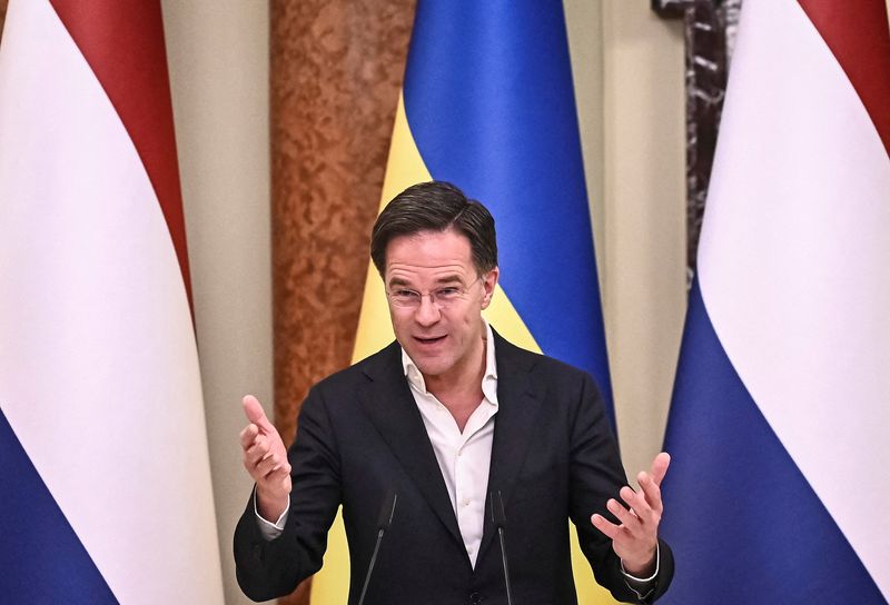 &copy; Reuters. FILE PHOTO: Netherlands' Prime Minister Mark Rutte attends a joint news briefing with Ukraine's President Volodymyr Zelenskiy (not pictured), amid Russia's attack on Ukraine, in Kyiv, Ukraine February 17, 2023.  REUTERS/Viacheslav Ratynskyi/File Photo