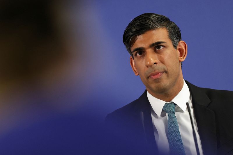 &copy; Reuters. British Prime Minister Rishi Sunak looks on as he delivers a speech at a college in north London, Britian November 20, 2023.     DANIEL LEAL/Pool via REUTERS/File Photo
