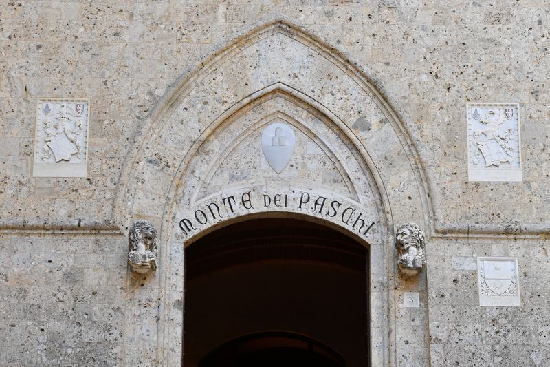 &copy; Reuters. FILE PHOTO: View of the entrance to the headquarters of Monte dei Paschi di Siena (MPS), the oldest bank in the world, which is facing massive layoffs as part of a planned corporate merger, in Siena, Italy, August 11, 2021. Picture taken August 11, 2021. 