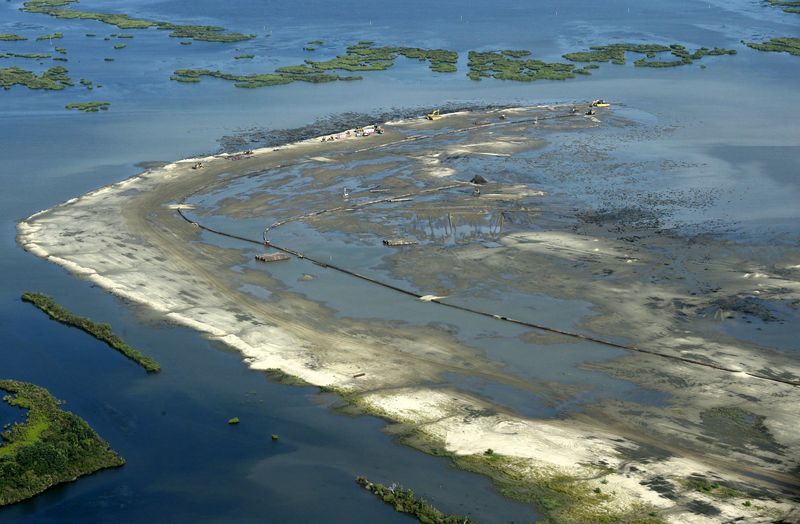 &copy; Reuters. The Mississippi River Long Distance Sediment Pipeline Project is seen in Plaquemines Parish, Louisiana, August 25, 2015.  REUTERS/Jonathan Bachman/File Photo