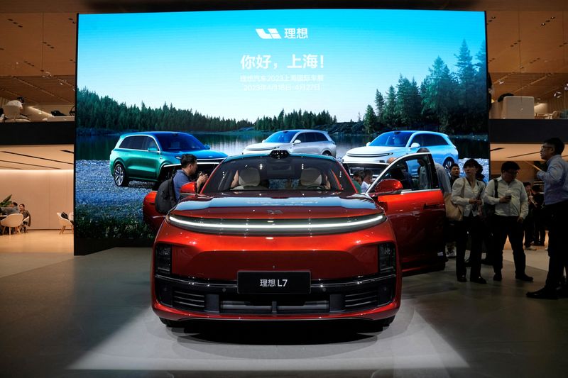 &copy; Reuters. FILE PHOTO: A Li L7 electric SUV by Li Auto is displayed at the Auto Shanghai show, in Shanghai, China April 18, 2023. REUTERS/Aly Song/File Photo