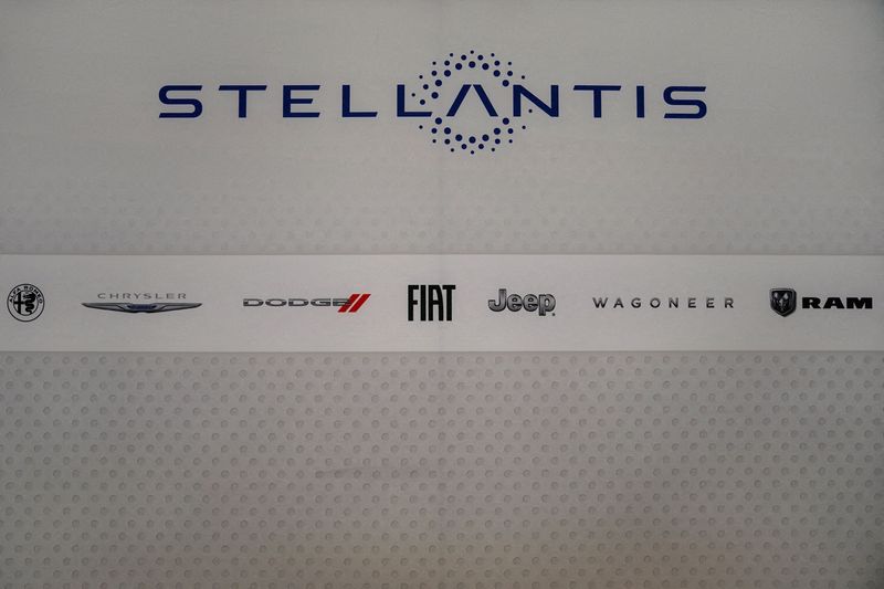 &copy; Reuters. FILE PHOTO: The Stellantis logo is seen during the New York International Auto Show, in Manhattan, New York City, U.S., April 5, 2023. REUTERS/David 'Dee' Delgado