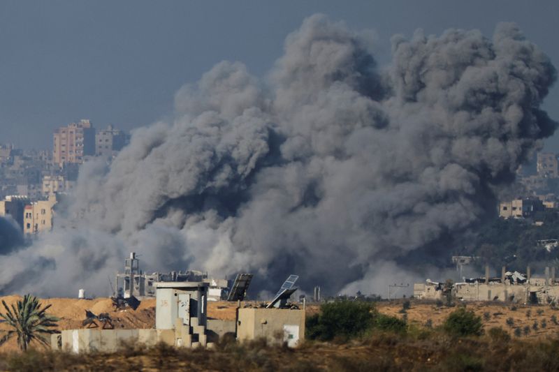 &copy; Reuters. Fumaça após ataque israelense em Gaza
 21/11/2023   REUTERS/Alexander Ermochenko