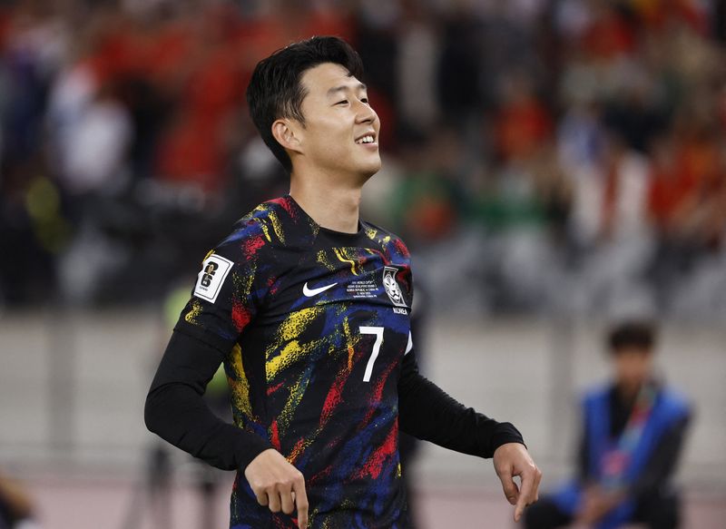 &copy; Reuters. سون هيونج-مين لاعب كوريا الجنوبية يحتفل بتسجيله الهدف الأول في شباك الصين خلال مباراة في تصفيات آسيا لكأس العالم لكرة القدم يوم الثلاثاء في 