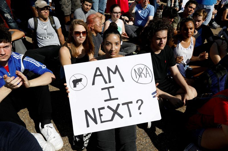 &copy; Reuters. FILE PHOTO: Students who walked out of their Montgomery County, Maryland, schools protest against gun violence in front of the White House in Washington, U.S., February 21,  2018.  REUTERS/Kevin Lamarque/File Photo