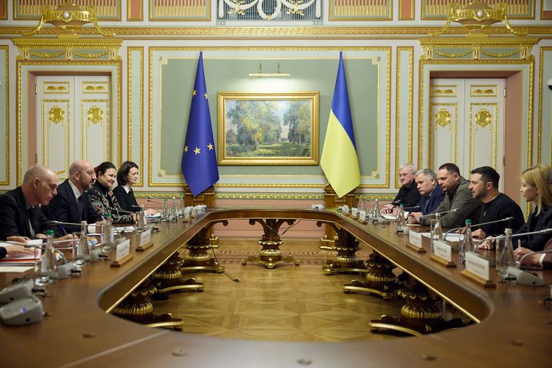 &copy; Reuters.   １１月２１日、ウクライナ首都キーウを電撃訪問した欧州連合（ＥＵ）のミシェル大統領は、同国との正式な加盟交渉を始めるかどうかを決める１２月のＥＵ首脳会議について、話し合い