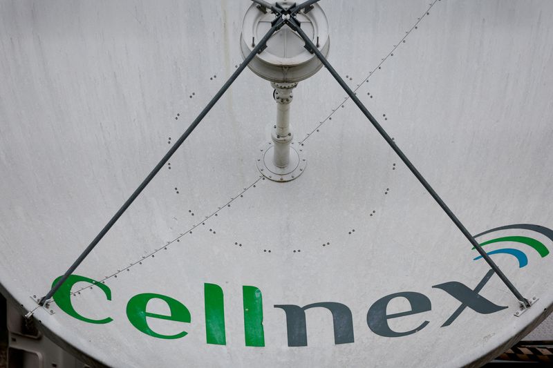 &copy; Reuters. FILE PHOTO: A telecom antenna of Spain?s telecom infrastructure company Cellnex is seen in Madrid, Spain, April 27, 2022. REUTERS/Susana Vera/File Photo