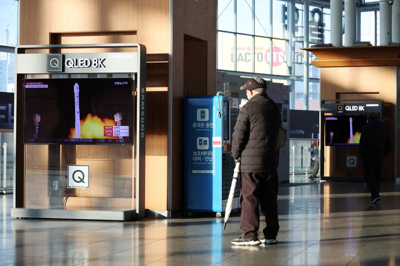&copy; Reuters. A man watches a TV broadcasting a news report on North Korea launching a military satellite, at a railway station in Seoul, South Korea, November 22, 2023.   REUTERS/Kim Hong-Ji