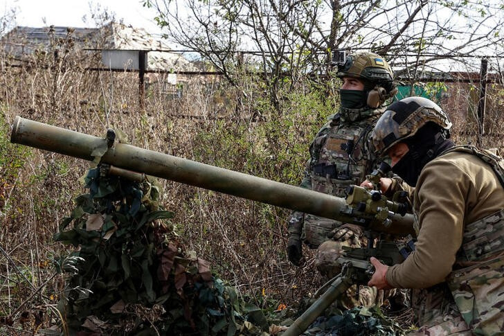 &copy; Reuters. ウクライナ当局者は２１日、東部ドネツク州の州都ドネツクへの玄関口とされるアブデーフカの戦況を巡り、ロシア側の兵力や武器の投入が減少しているとの見方を示した。写真は、アブデ