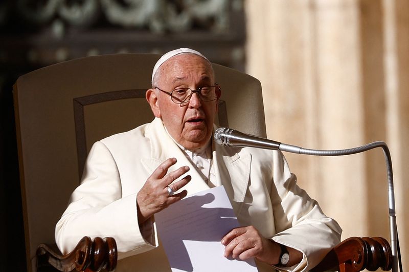 &copy; Reuters. Pope Francis speaks during the weekly general audience in Saint Peter's Square at the Vatican, November 22, 2023. REUTERS/Guglielmo Mangiapane
