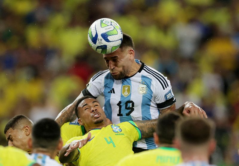 &copy; Reuters. Nicolás Otamendi marca gol da Argentina contra o Brasil
 21/11/2023    REUTERS/Ricardo Moraes
