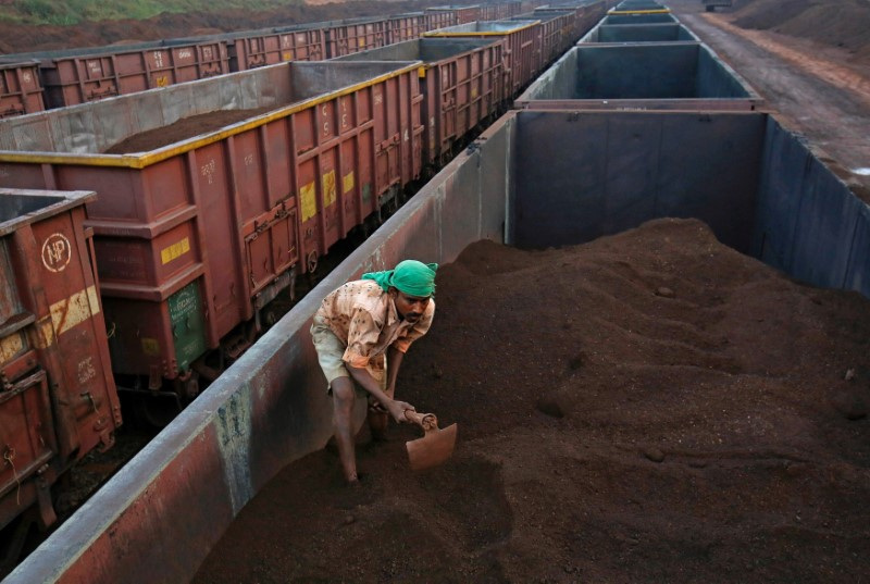 &copy; Reuters. Carregamento de minério de ferro na Índia. REUTERS/Danish Siddiqui