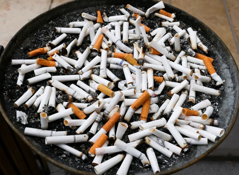&copy; Reuters. FILE PHOTO: Cigarette butts are seen in an ashtray, in Ankara, Turkey May 13, 2023. REUTERS/Yves Herman