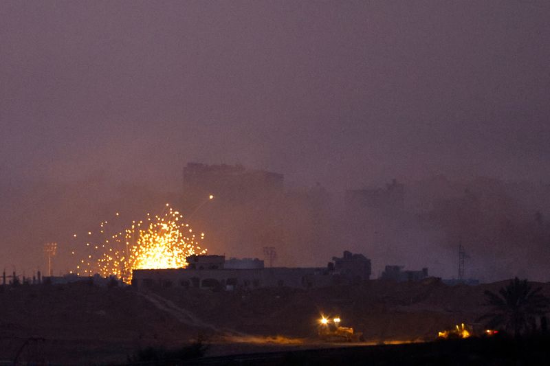 &copy; Reuters. An explosion takes place during Israeli air strikes over Gaza, as seen from southern Israel, amid the ongoing conflict between Israel and the Palestinian group Hamas, November 22, 2023. REUTERS/Alexander Ermochenko