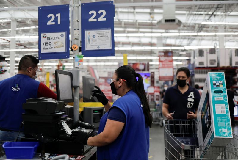 © Reuters. File photo: A shopper waits in line to pay for purchases during the shopping season, 'El Buen Fin' (The Good Weekend), at a Sam's Club store, as the coronavirus disease (COVID-19) outbreak continues, in Mexico City, Mexico, November 10, 2020. REUTERS/Henry Romero/File photo