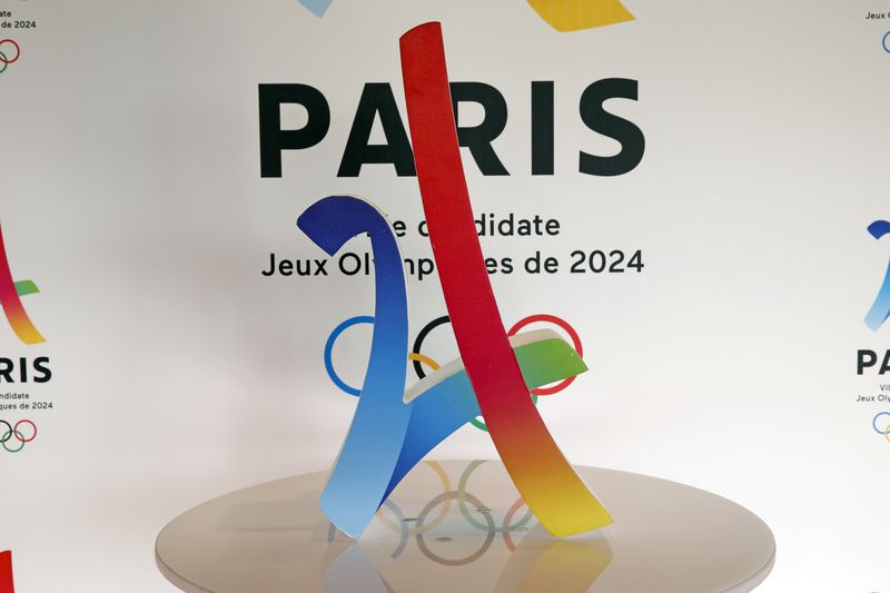 &copy; Reuters. شعار أولمبياد باريس 2024 والألعاب البارالمبية  في باريس في صورة من أرشيف رويترز. 