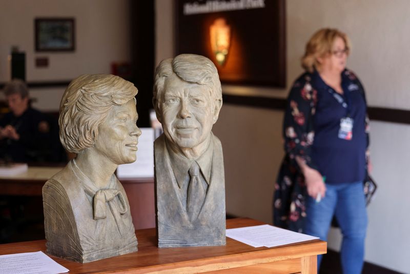 &copy; Reuters. FILE PHOTO: Busts of Rosalynn and Jimmy Carter are displayed in the entryway of the Jimmy Carter National Historic Center after the death at age 96 of former U.S. first lady Rosalynn Carter, wife of former U.S. President Jimmy Carter, in Plains, Georgia, 