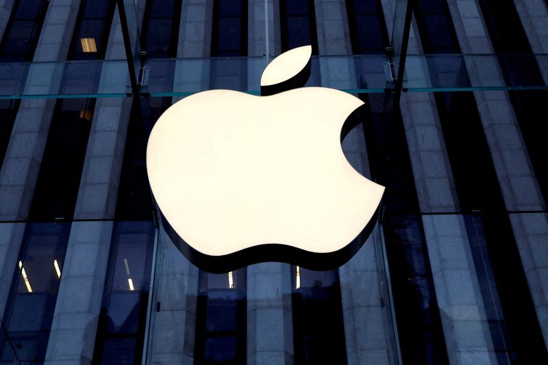 &copy; Reuters. FILE PHOTO: The Apple Inc. logo is seen hanging at the entrance to the Apple store on 5th Avenue in Manhattan, New York, U.S., October 16, 2019. REUTERS/Mike Segar/File Photo