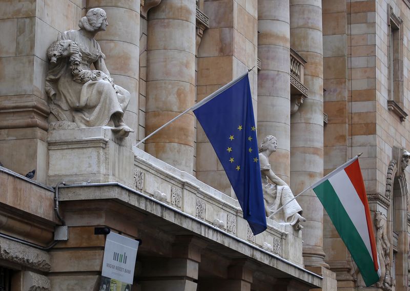 &copy; Reuters. The Hungarian national flag and the flag of the European Union fly on the building of the National Bank of Hungary in Budapest January 10, 2013. REUTERS/Laszlo Balogh/File Photo