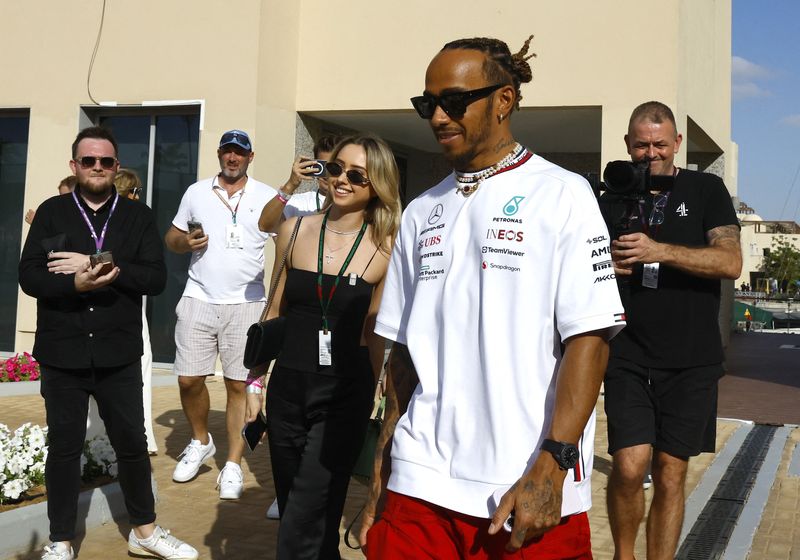 &copy; Reuters. Lewis Hamilton, de Mercedes, antes del gran premio de Fórmula Uno F1 Abu Dhabi, en Emiratos Árabes Unidos el 23 de noviembre de 2023  REUTERS/Rula Rouhana