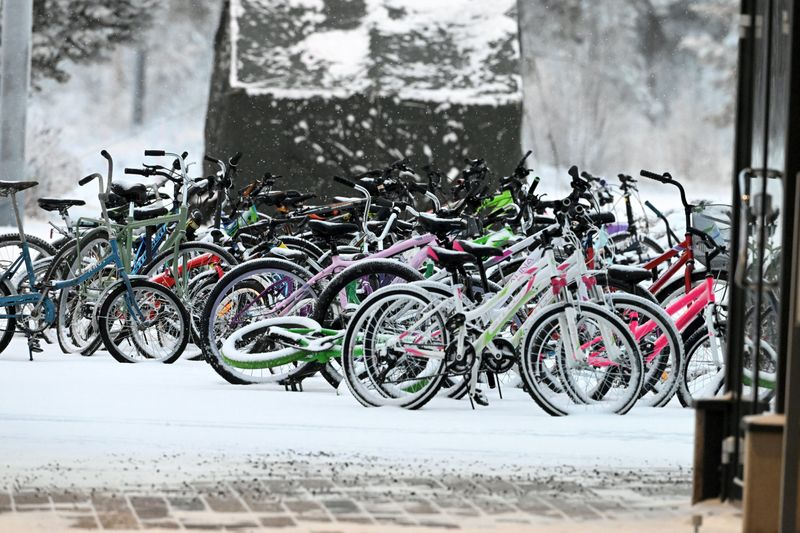&copy; Reuters. Bicicletas abandonadas na fronteira entre Finlândia e Rússia
 23/11/2023   Lehtikuva/Jussi Nukari via REUTERS