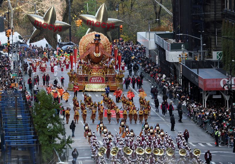 &copy; Reuters. FILE PHOTO: Tom Turkey float rides during the 97th Macy's Thanksgiving Day Parade in Manhattan, New York City, U.S., November 23, 2023. REUTERS/Brendan McDermid/File Photo