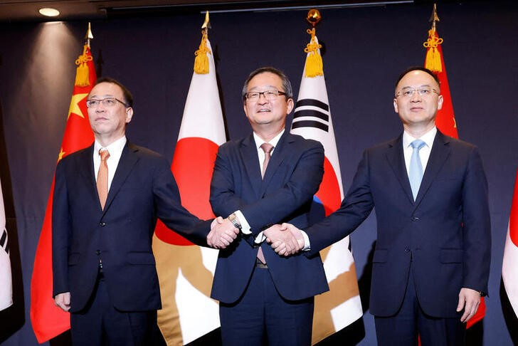 &copy; Reuters. 韓国外務省は２４日、韓国、中国、日本の外相が２６日に釜山で会談し、３カ国の協力や地域の問題について意見を交わすと発表した。写真は、２０２３年９月２６日にソウルで開かれた日