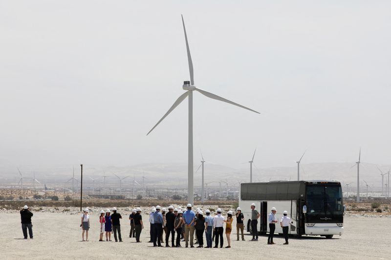 &copy; Reuters. AES Clean Power has removed more than 100 older turbines and replaced them with 16 new Vestas in Palm Springs, California, U.S. July 21, 2022.  REUTERS/David Swanson/File photo