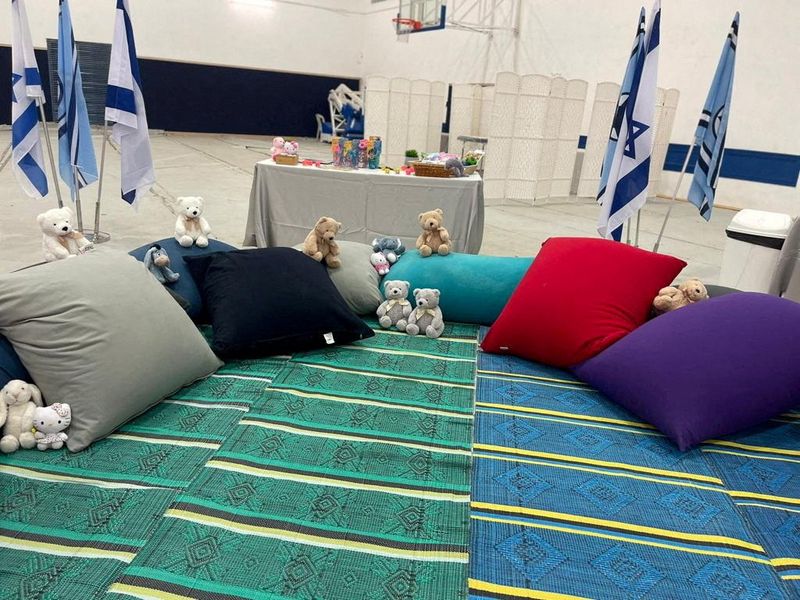 &copy; Reuters. Stuffed animals and cushions await the arrival of children who have been held hostage in the Gaza Strip who are due to be released as part of a deal between Israel and Palestinian Islamist group Hamas, to free hostages held in Gaza in exchange for the rel