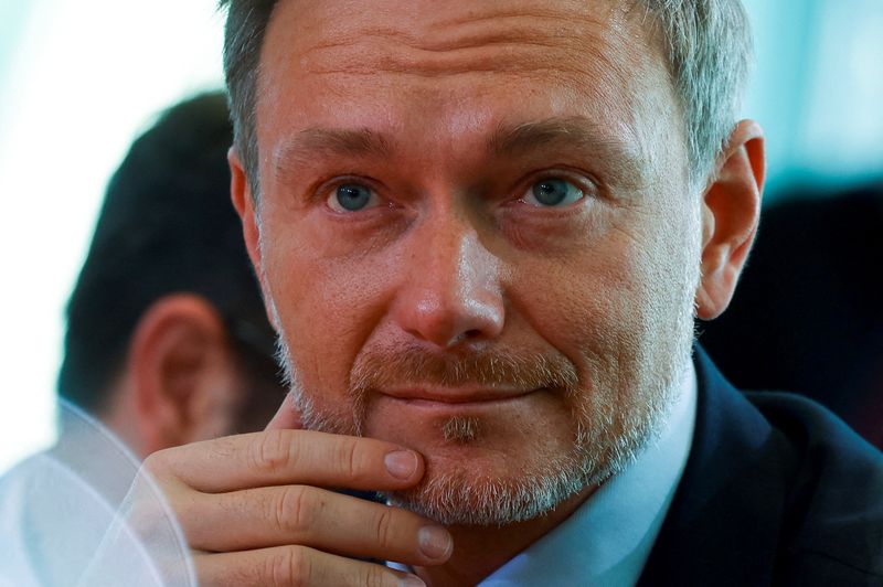 &copy; Reuters. FILE PHOTO: German Finance Minister Christian Lindner attends the weekly cabinet meeting at the Chancellery in Berlin, Germany November 22, 2023. REUTERS/Fabrizio Bensch/File Photo