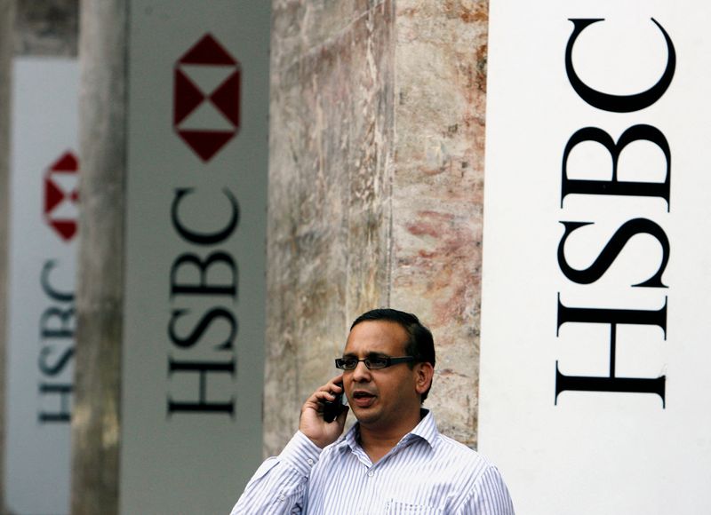 HSBC apologises as thousands of UK customers locked out of digital banking