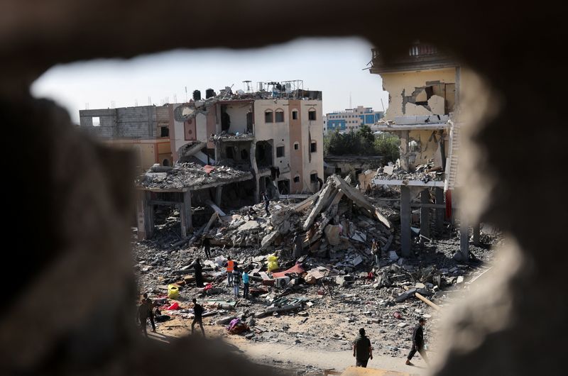 &copy; Reuters. Casas destruídas em Khan Younis, sul de Gaza
 24/11/2023   REUTERS/Ibraheem Abu Mustafa