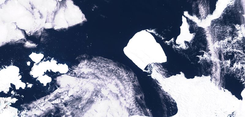 &copy; Reuters. Imagen por satélite del mayor iceberg del mundo, el A23a, en la Antártida, el 15 de noviembre, 2023.   Cortesía de la Unión Europea/Copernicus Sentinel-3/Handout via REUTERS