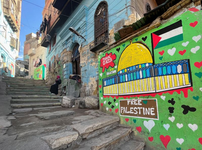 &copy; Reuters. FOTO DE ARCHIVO-Murales de apoyo a los palestinos de Gaza en El Cairo en medio del conflicto entre Israel y el grupo islamista palestino Hamás, en El Cairo, Egipto. 22 de noviembre de 2023. REUTERS/Amr Abdallah Dalsh